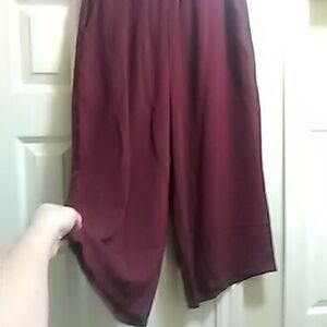 💲1⃣▶Elegant Burgundy Capri Nice